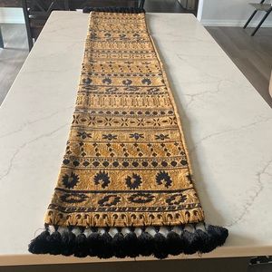 Gorgeous table runner